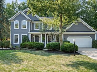 9000 Lakeview Dr, Olmsted Falls, OH