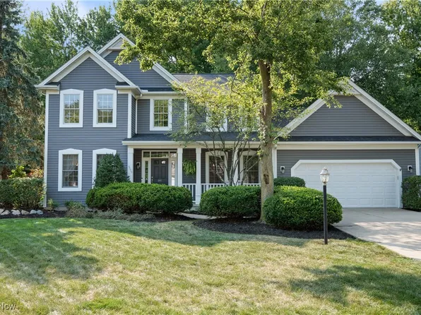 9000 Lakeview Dr, Olmsted Falls, OH 44138