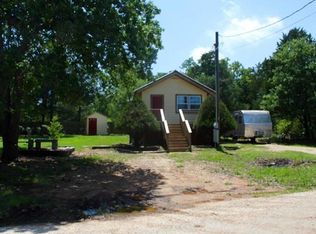 105 Eaglenest Ct, Smithville, TX 78957