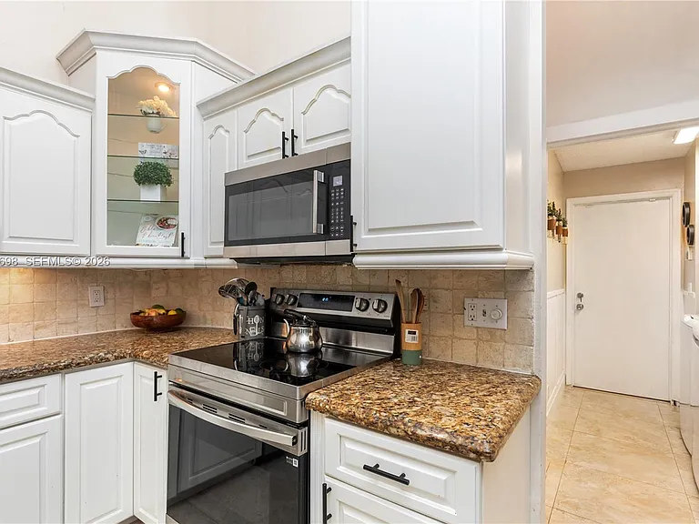 7101 NW 44th Ln — Photo 8