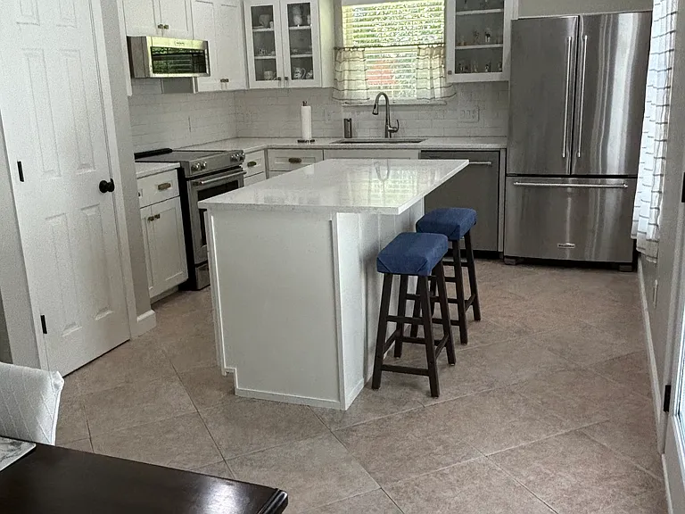 1635 Janet Ln — Photo 4