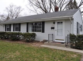 N92W16950 Forest Dr, Menomonee Falls, WI 53051