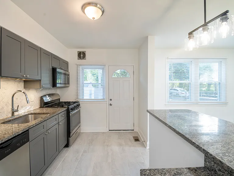 2493 Fairway — Photo 12