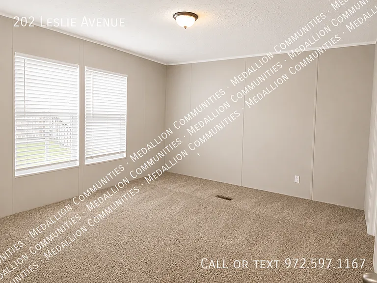 202 Leslie Ave — Photo 6