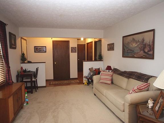 3rd image of 1737 Beech Dr N