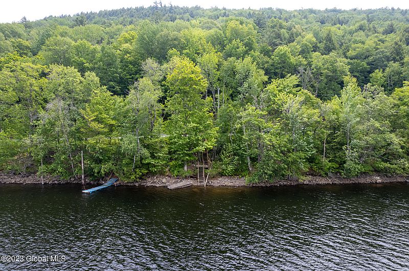 3rd image of 216 Horse Hill Road