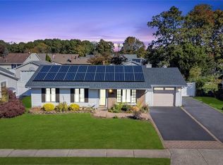 141 Inverness Rd, Holbrook, NY 11741