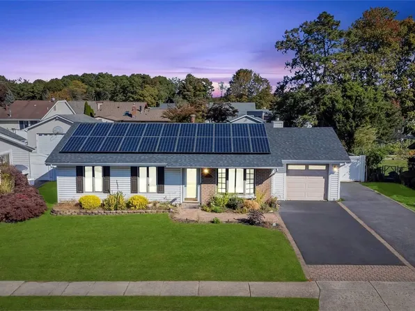 141 Inverness Road, Holbrook, NY 11741