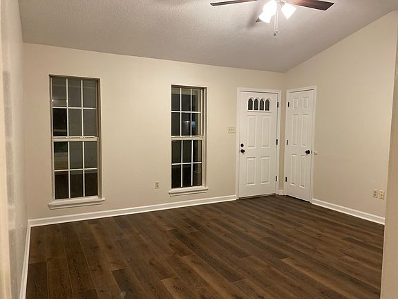 5th image of 10461 Kristen Dr S
