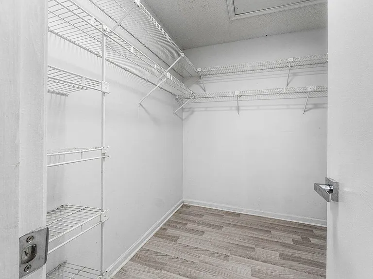 190 Parkwood Dr — Photo 12