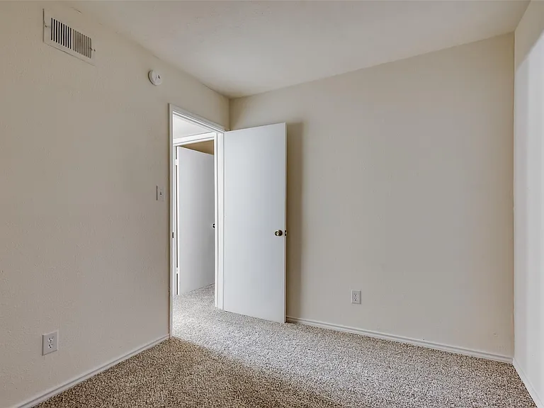 Sunflower Dr — Photo 17