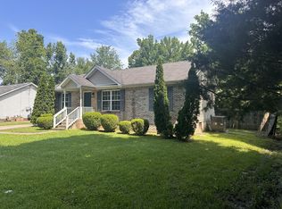 611 Chestnut Ridge Dr, Clarksville, TN 37042