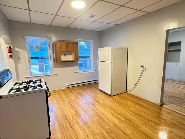 16-18 Walnut St Floor 2, Lowell, MA 01852