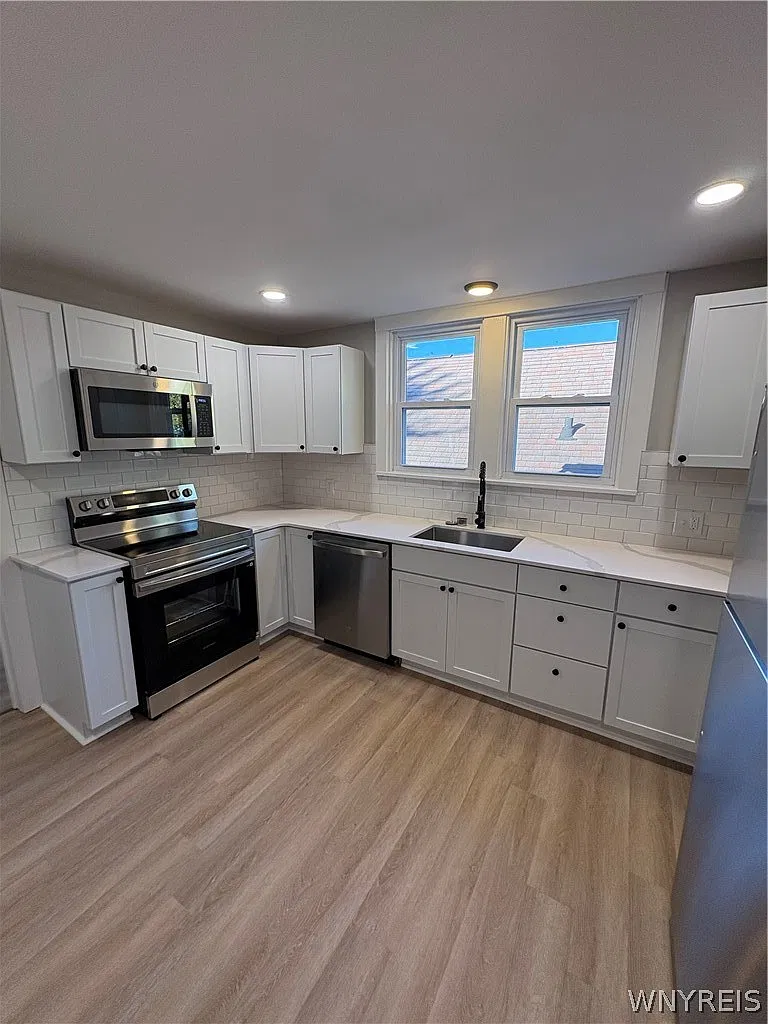 2 bed, 1.0 bath, 2016 sqft, $1,350 — Photo 4