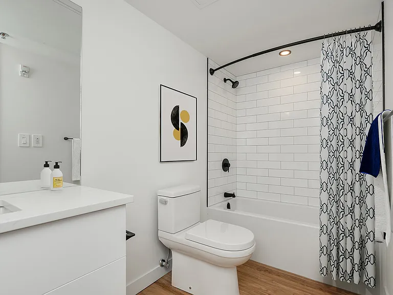 100 Alexander Ave — Photo 10