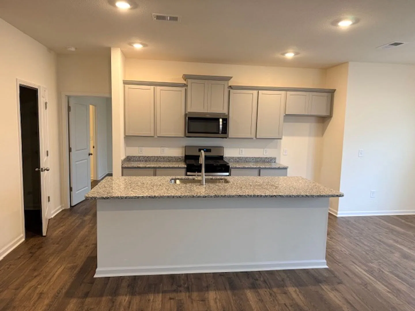 Maryville 37803 - Brand New Build in Maryville! 5 bedroom, 3. — Photo 4