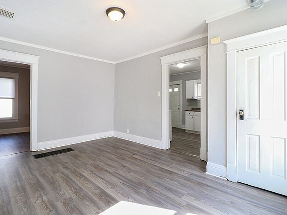5th image of 1610 Marine St