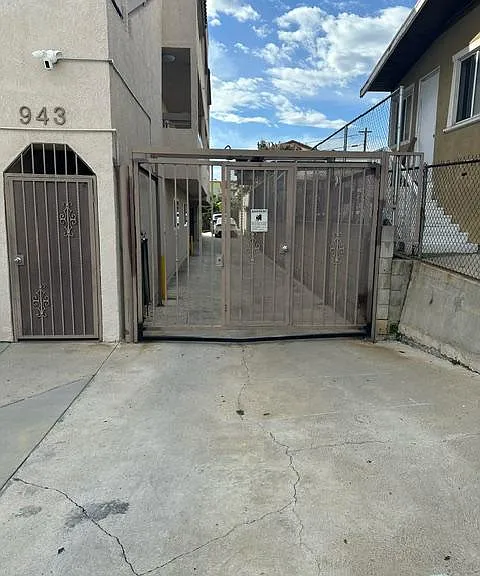 943 Centennial St — Photo 2
