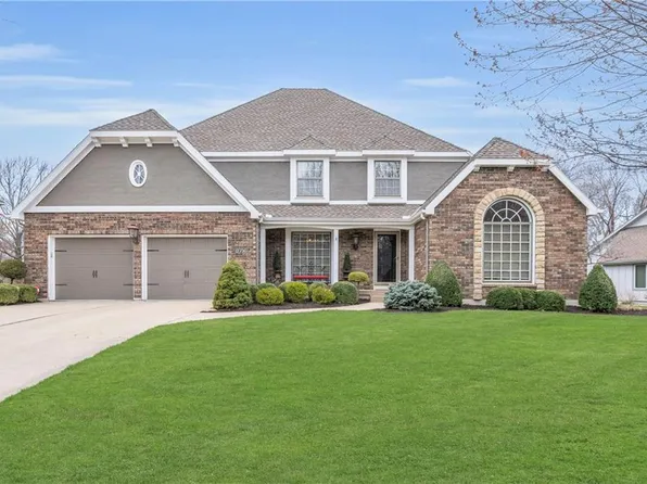 12730 Mohawk Cir, Leawood, KS 66209
