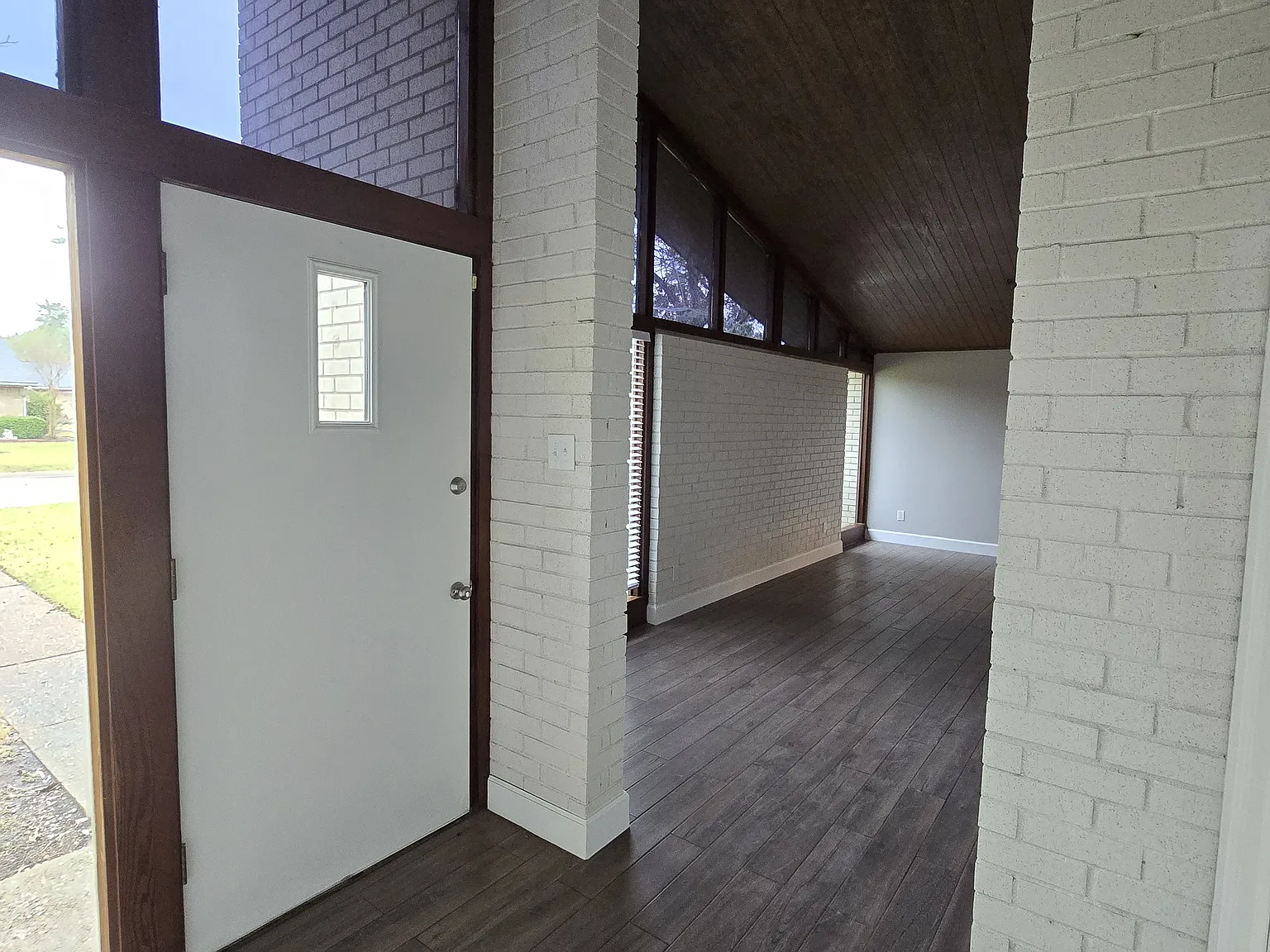 4 bed, 2.5 bath, 2137 sqft, $2,300 — Photo 4
