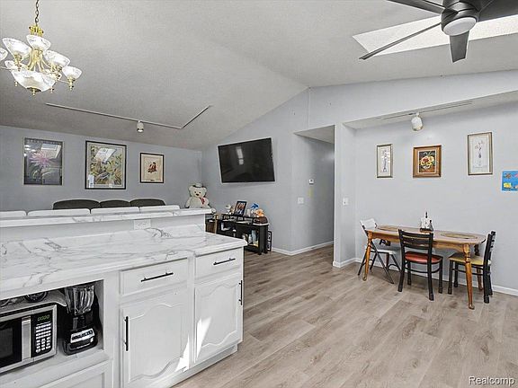 4th image of 14275 Irene St
