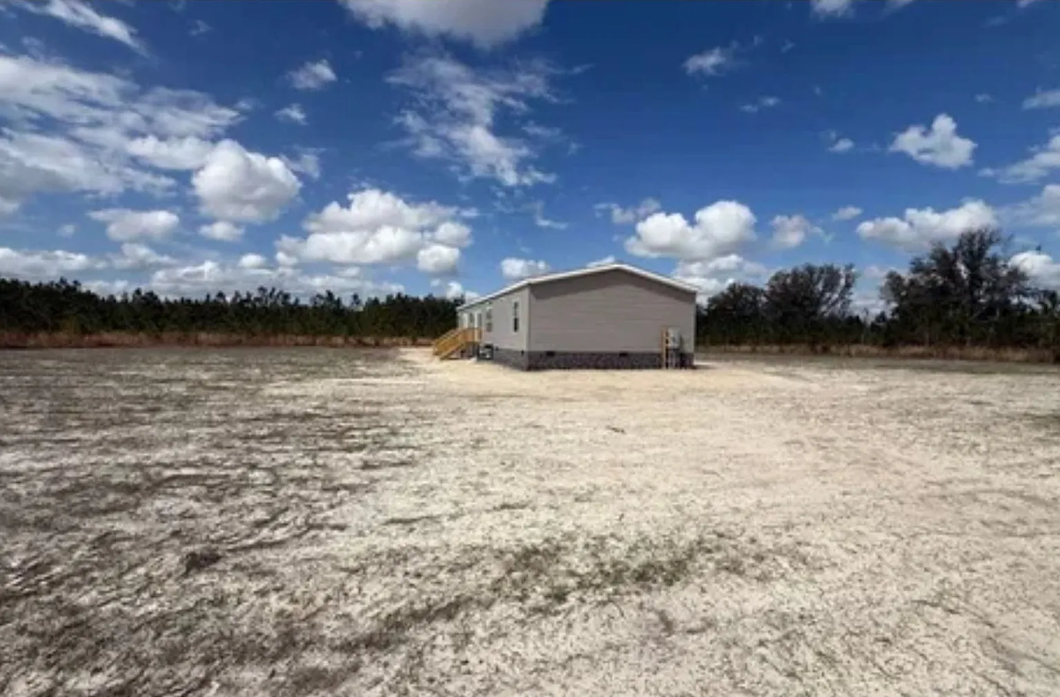 Spacious 4BR House in Live Oak — Photo 3