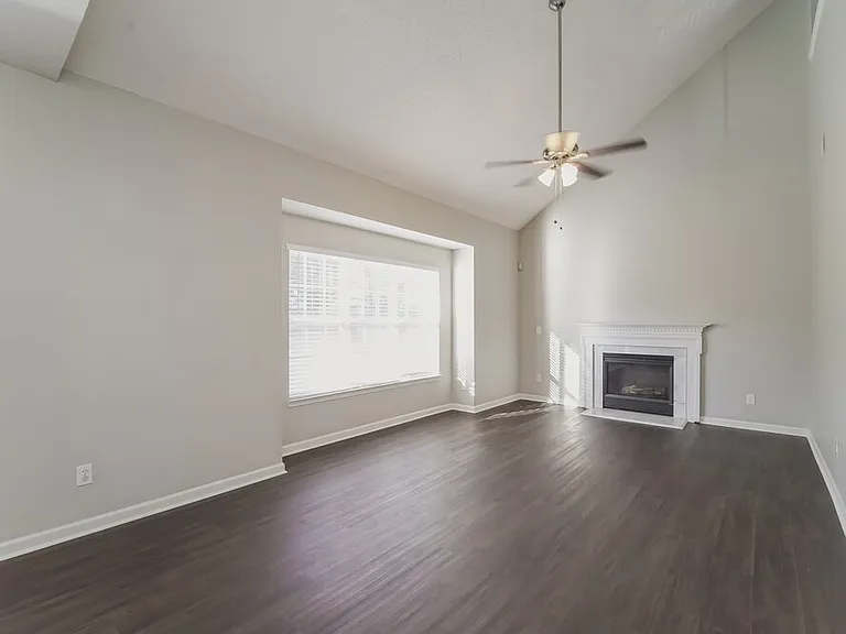 2700 Hampton View Ct — Photo 5