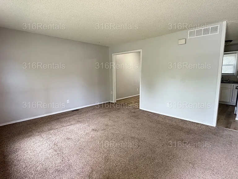 501 W Clark Ave — Photo 2
