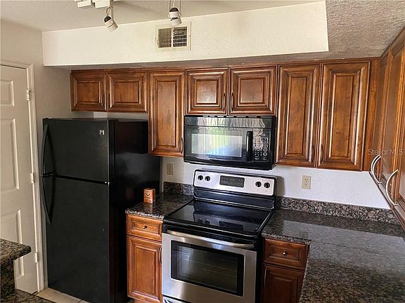 3rd image of 7210 Westpointe Blvd APT 1321