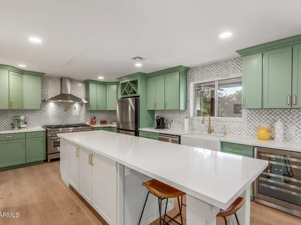 2402 E CINNABAR Avenue, Phoenix, AZ 85028