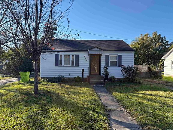 2nd image of 606 E 10th St