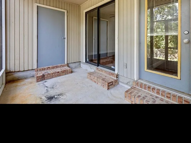 1101 Green Tree Ct #B — Photo 22