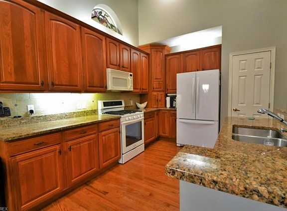 5th image of 310 Deep Creek Cir