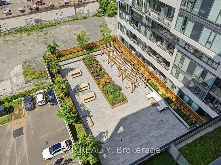 859 The Queensway #905 — Photo 35