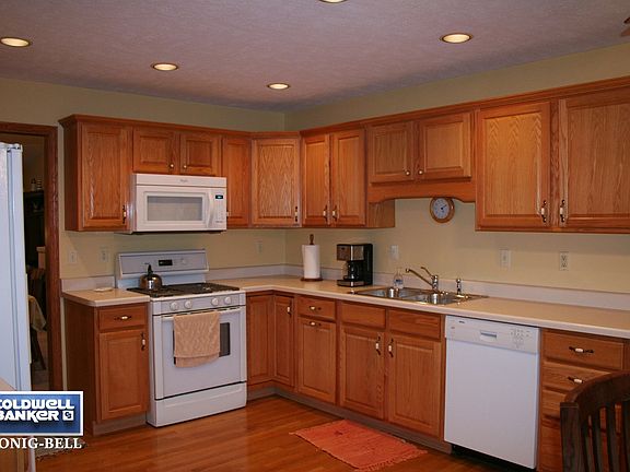 3rd image of 542 Katherine Cir