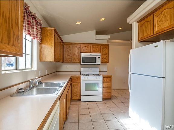 4th image of 3313 Calumet Ave