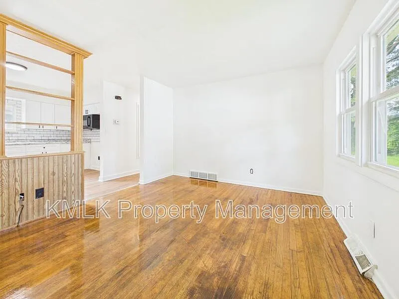 2 bed, 1.0 bath, 720 sqft, $1,100 — Photo 3