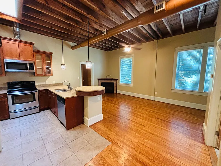 2 Bedroom, 1 Bath Apartment — Photo 1
