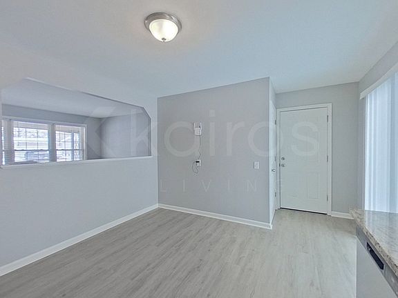 3rd image of 1495 Loveland Dr