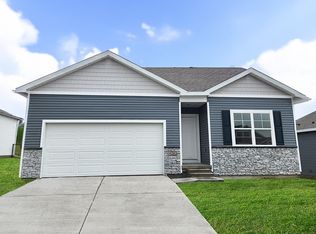 2751 Cecelia Dr, Hiawatha, IA 52233