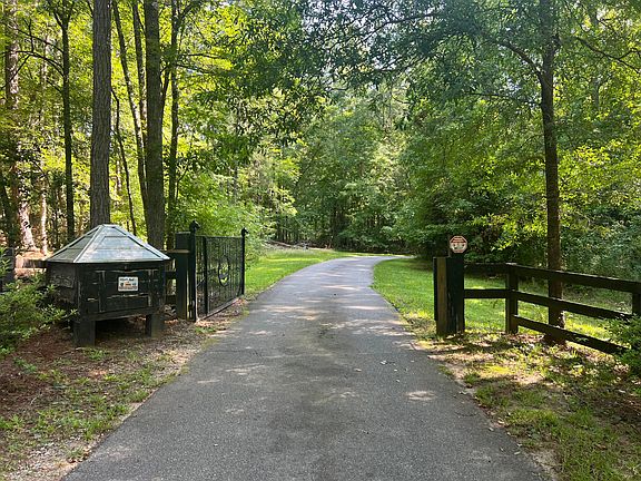 3rd image of 856 Tookie Doo Ln