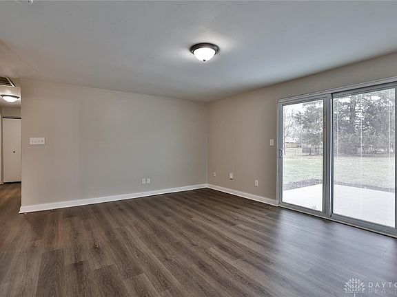 5th image of 131 E Elmwood Dr