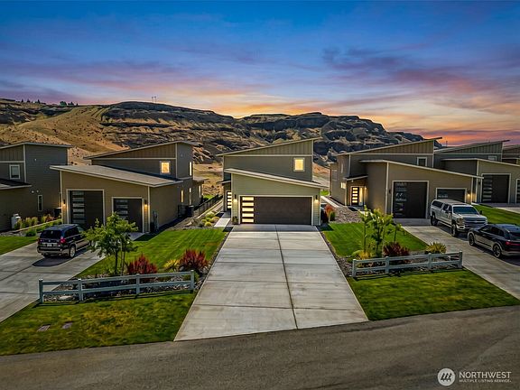 2nd image of 9779 Ridgeview Drive NW