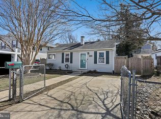 511 Crabb Ave, Rockville, MD 20850