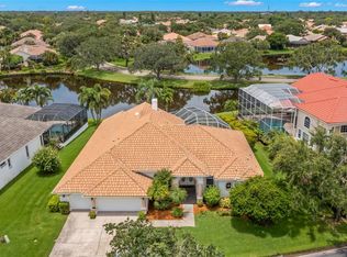 1247 Darlington Oak Cir NE, Saint Petersburg, FL 33703