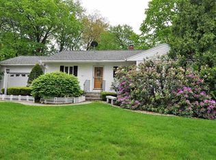 163 Applecrest Rd, Manchester, NH 03104