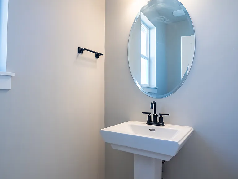 459 N Hawthorn Dr — Photo 10