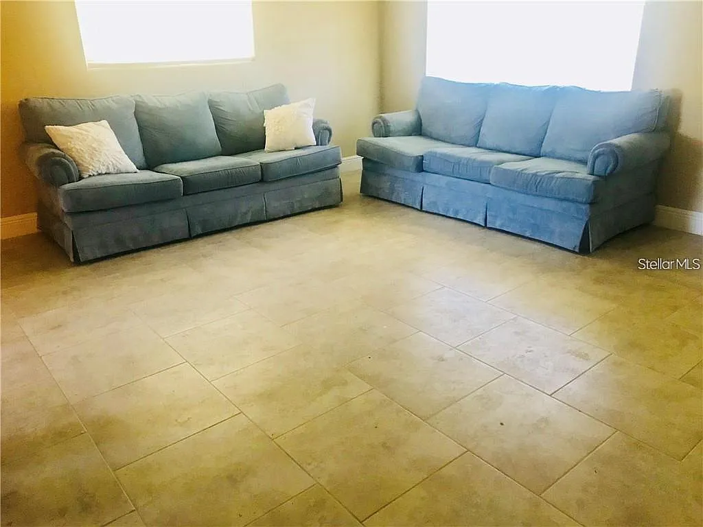 4 bed, 3.0 bath, 1451 sqft, $2,300 — Photo 3