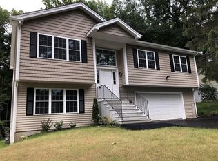 11 Prouty Ln, Worcester, MA 01602