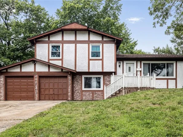 8826 Marty St, Overland Park, KS 66212